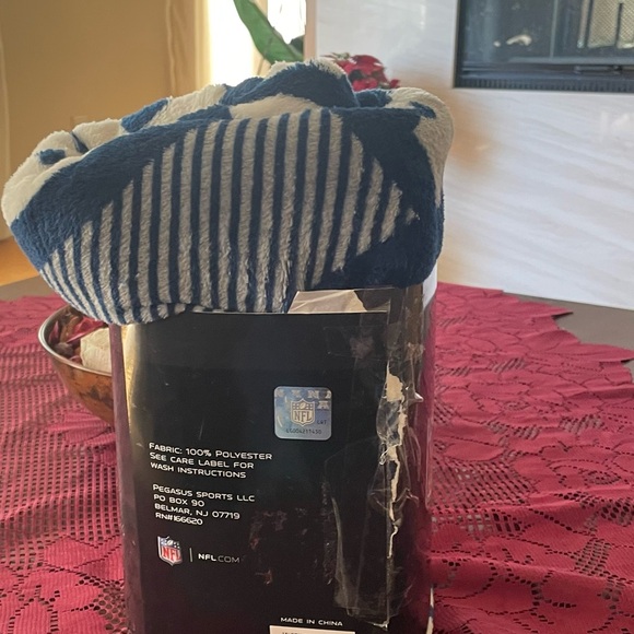 NFL Cowboys Blue and White Plush Throw - Picture 2 of 2